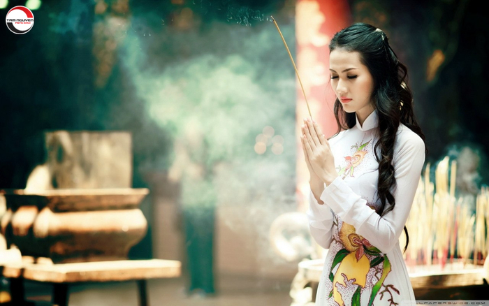 thắp hương trước hay khấn trước